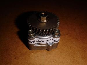 Pompa oleju z kołem zębatym silnika Carrier D950 ; 942011 używana